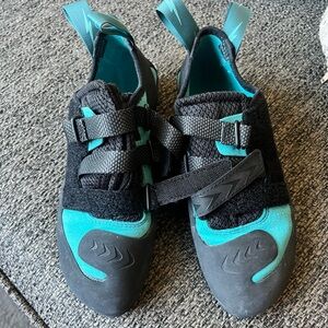 Evolv Kira climbing shoes  size 8